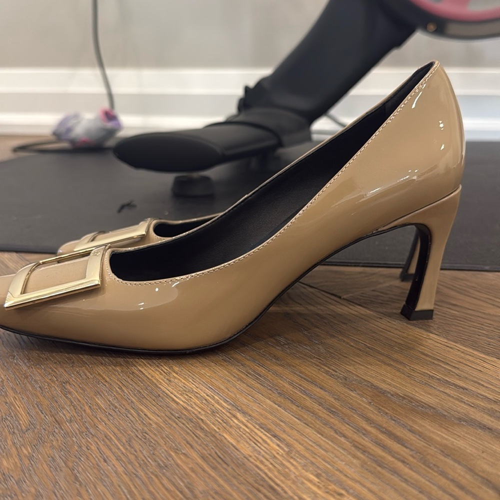 Neutral Roger vivier heels